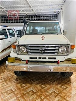 تويوتا لاند كروزر 70 بيك اب